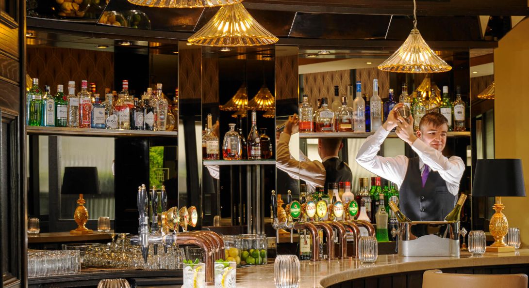COCKTAIL BAR